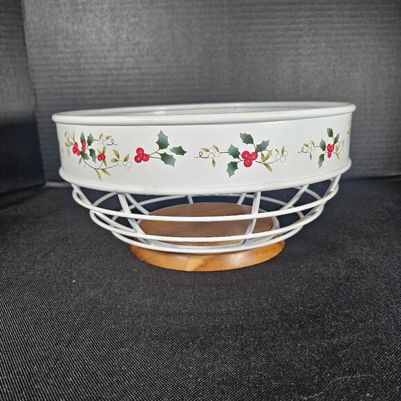 Pfaltzgraff Winterberry White Metal Wire & Wood Bread Basket With Holly & Berry - Picture 1 of 8